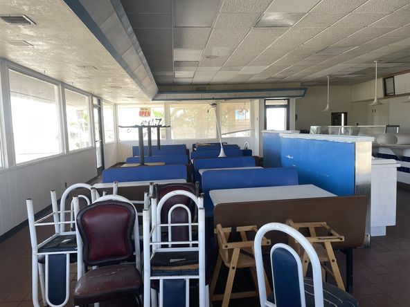 Freestanding Freeway Visible Restaurant + Equipment : 25014 W Dorris Ave, Coalinga, CA 93210